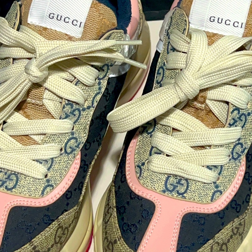 GUCCI WOMEN'S RHYTON SNEAKERS
SIZE 38
PRODUCT DETAILS
STYLE 620185 99WFO 4371